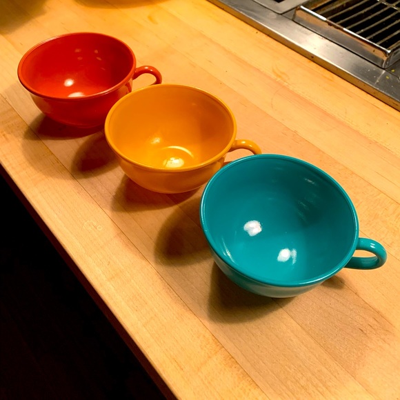 RARE Vintage teacups. Set of 3 in striking colours. $30 - Picture 1 of 8